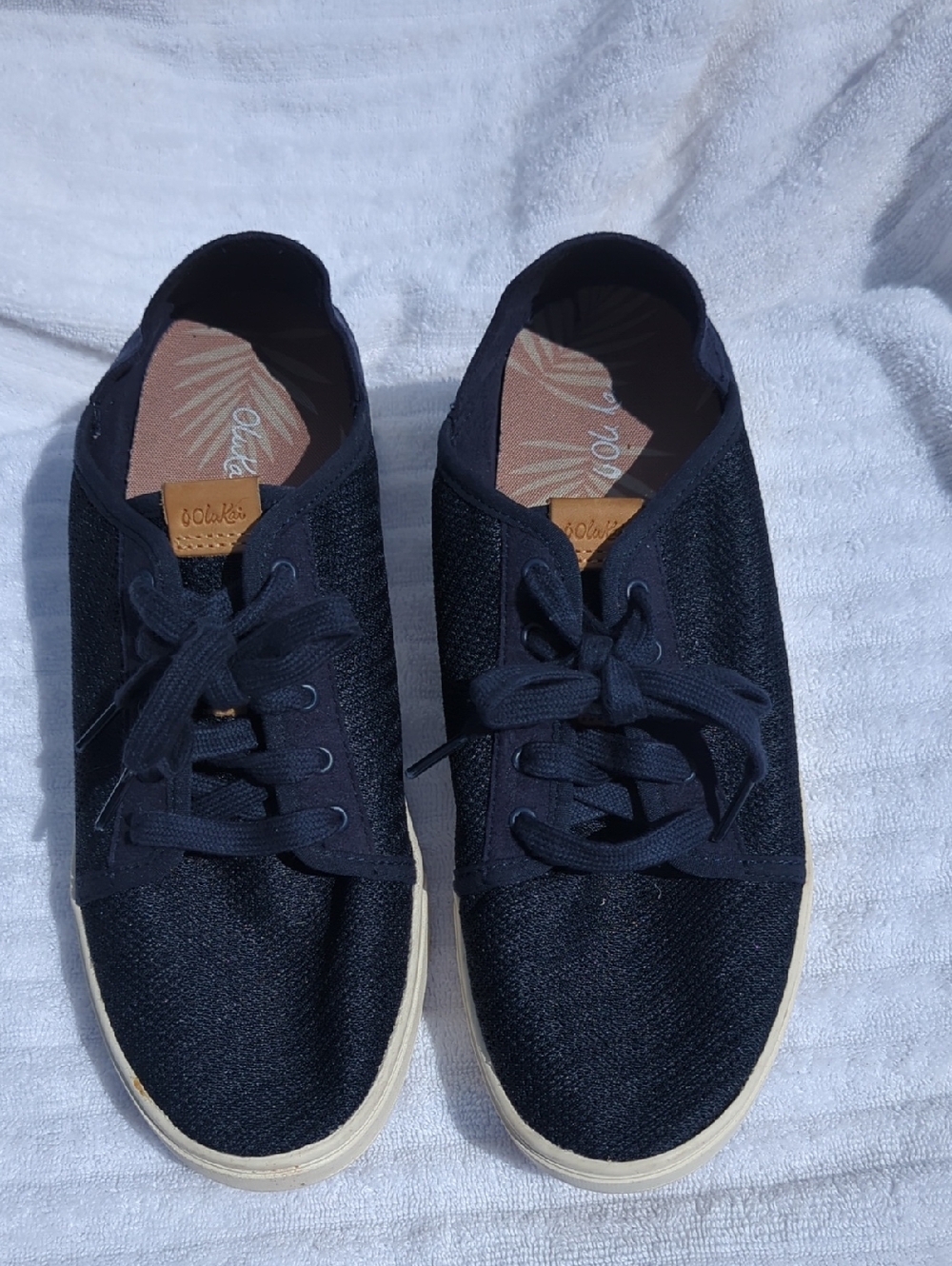 OluKai W's 9.5 Navy Knit Lace-Up Sneakers with Off-White Sole